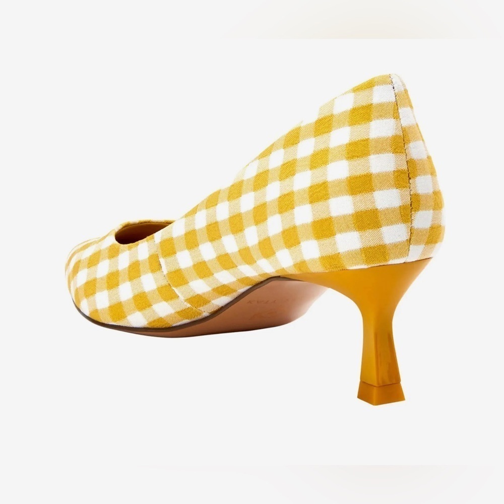 Katy Perry

The Golden Pump - Picture 4 of 8